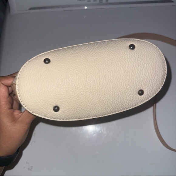 American Leather Co. Crowley Bucket Crossbody Beige & Tan - Picture 5 of 10